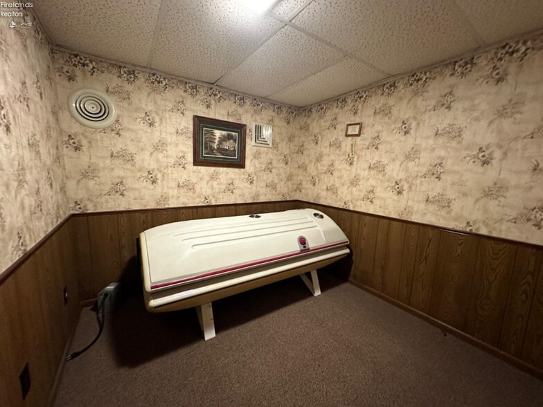 More Photos Of 9 Herrick Aly, Monroeville Freestanding For Sale