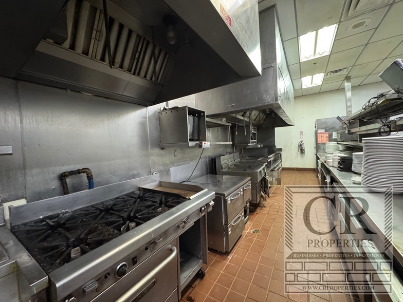 More Photos Of 23 Crystal Run Xing, Middletown Restaurant For Lease