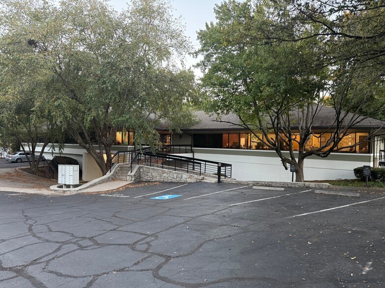 More Photos Of 3680 N Peachtree Rd, Chamblee Loft Creative Space For Lease