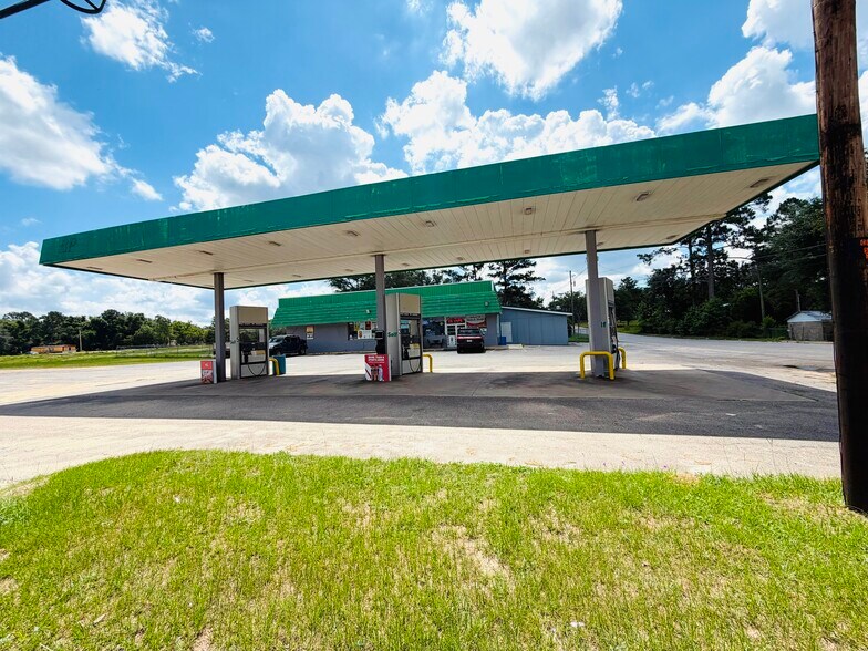Primary Photo Of 1656 US Highway 221 N, Douglas Convenience Store For Sale
