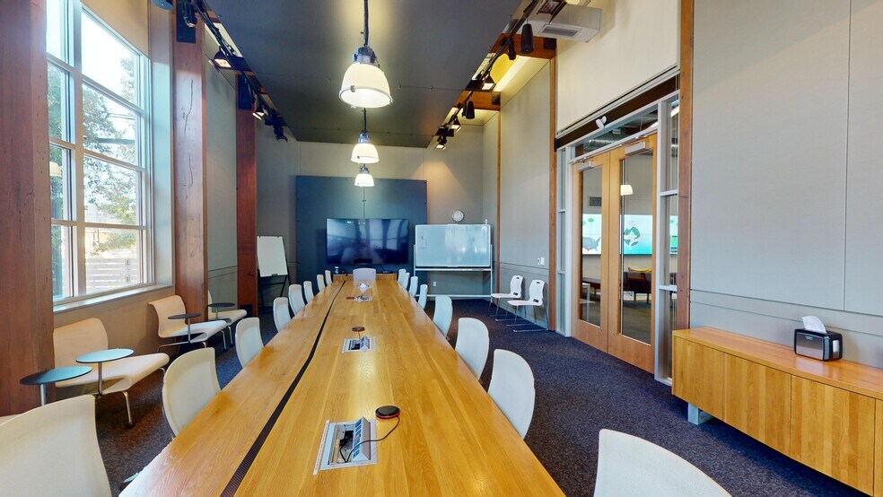 More Photos Of 2201 E 6th St, Austin Loft Creative Space For Lease