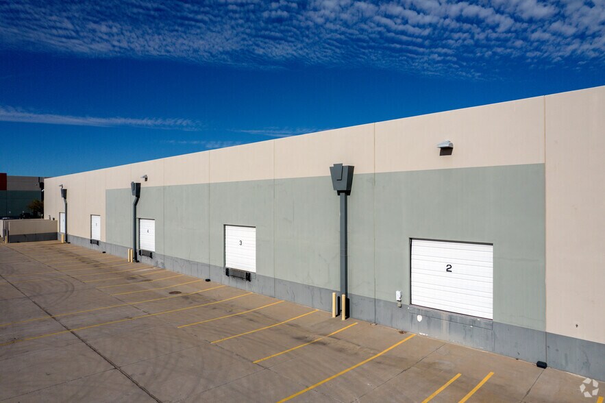 More Photos Of 500 N 54th St, Chandler Distribution For Lease