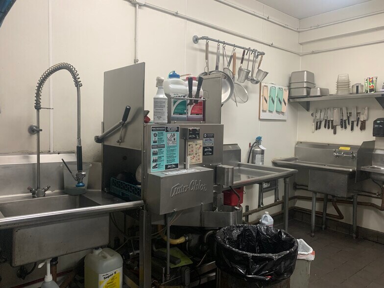 More Photos Of 3221 Pico Blvd, Santa Monica Storefront For Lease