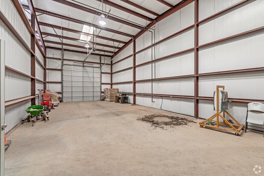 More Photos Of 7910 Interstate 20, Midland Service For Lease