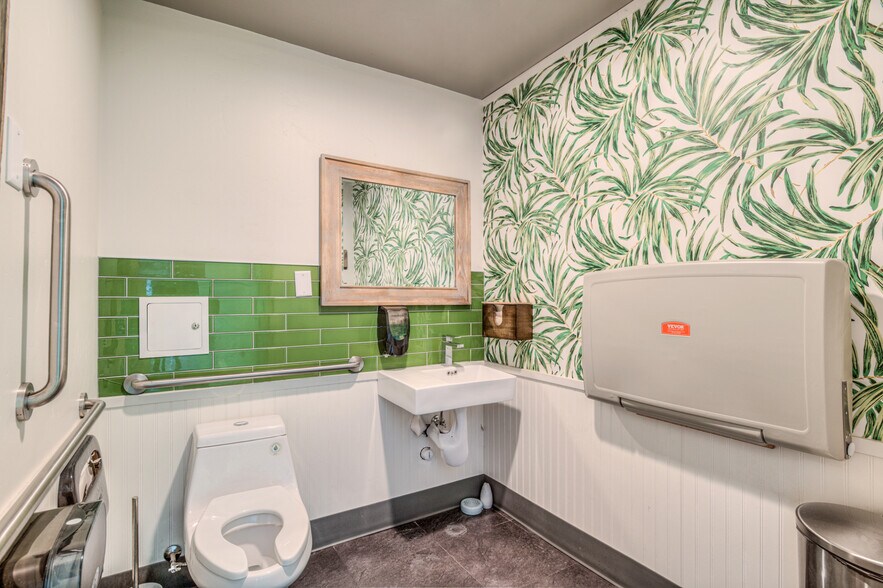 More Photos Of 420 N Main St, Prineville Restaurant For Sale