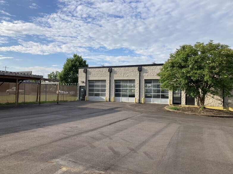 More Photos Of 7990 Patriot Cv, Cordova Auto Repair For Sale