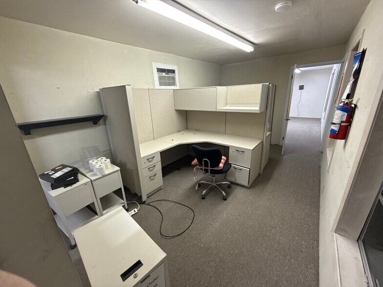 More Photos Of 1223 Crestdell Dr, Duncanville Warehouse For Lease