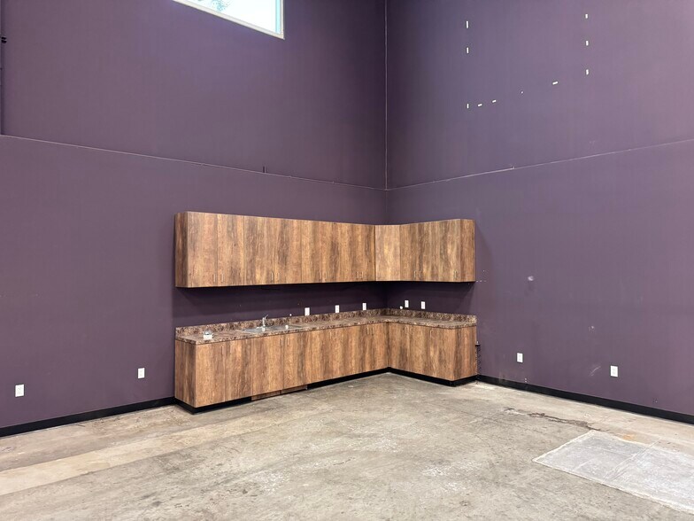 More Photos Of 21010 S Figueroa St, Carson Showroom For Sale