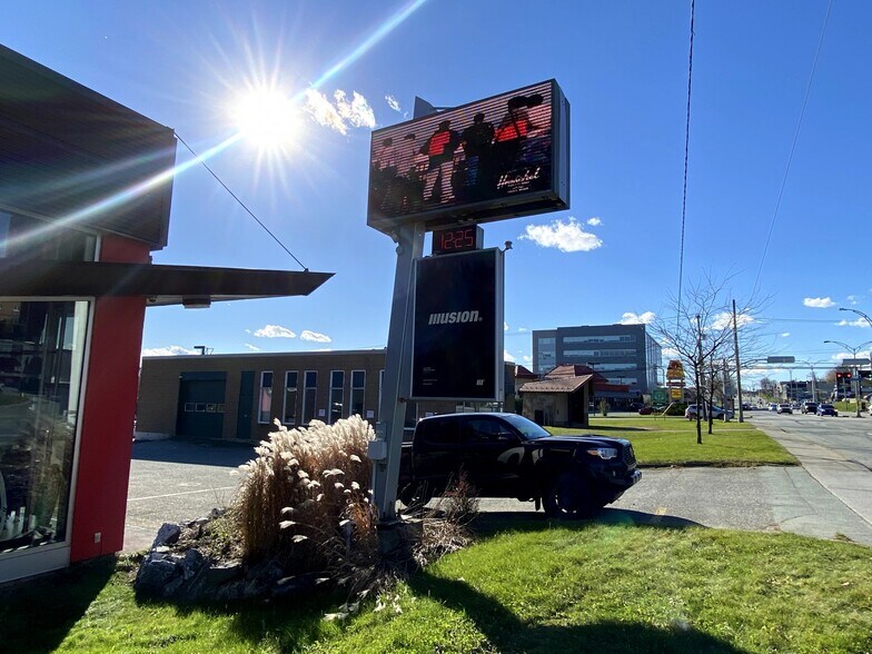 More Photos Of 3030 St King O, Sherbrooke General Retail For Sale