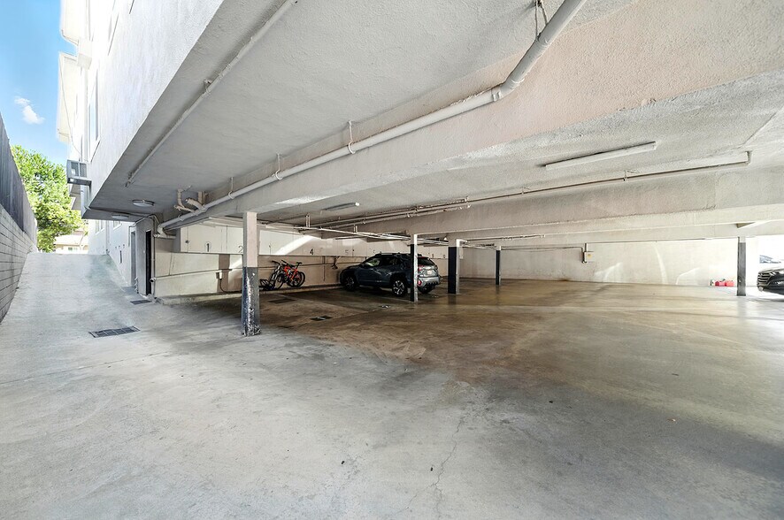 More Photos Of 1165 Thompson Ave, Glendale Apartments For Sale