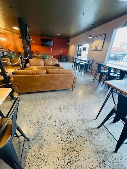 More Photos Of 50 Comstock St, Richland Hotel For Lease