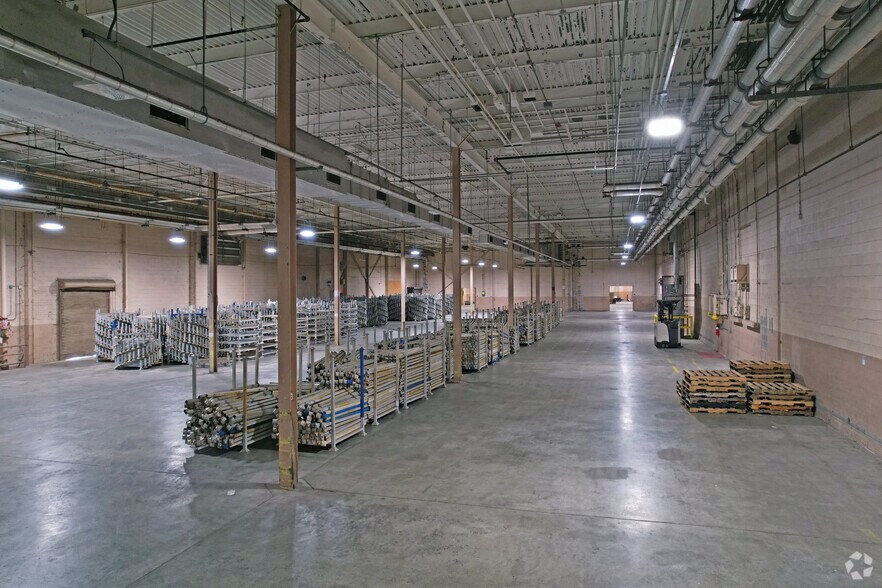 More Photos Of 572 S New St, Eden Distribution For Lease