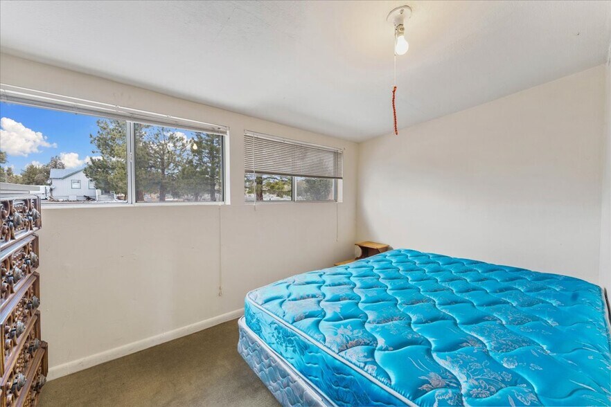 More Photos Of 17604 US-97 Hwy, Weed Apartments For Sale