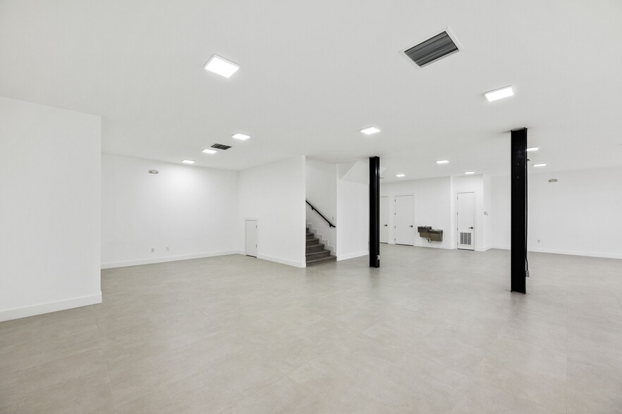 More Photos Of 129 N Miami Ave, Miami Restaurant For Lease