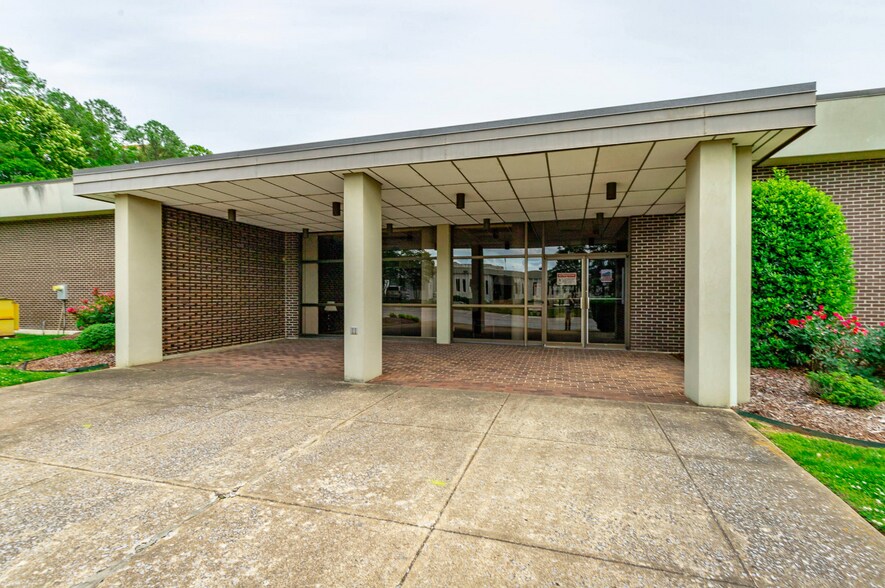 More Photos Of 1012 Riverfront Pkwy, Chattanooga Office For Sale