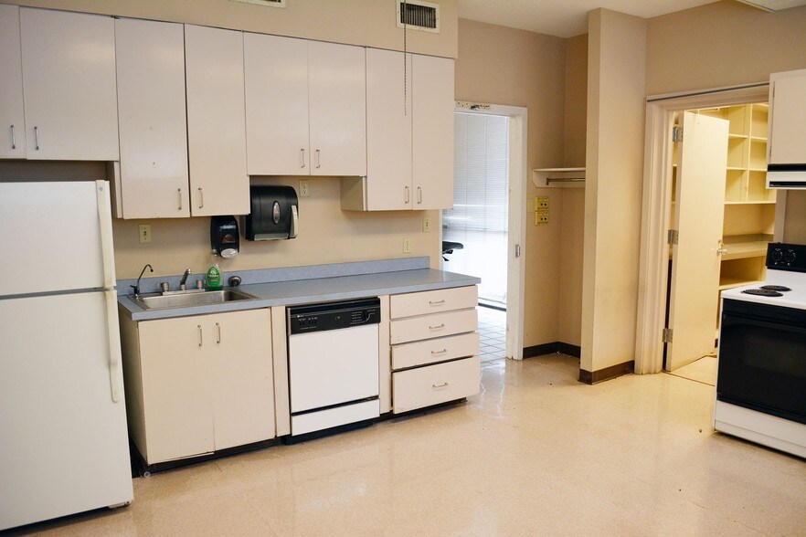 More Photos Of 4602 St. Stephens Rd, Mobile Bank For Sale