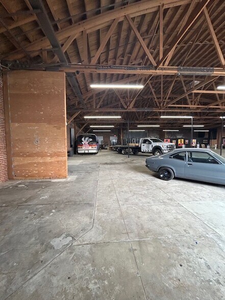 More Photos Of 615 S Anderson St, Los Angeles Manufacturing For Lease