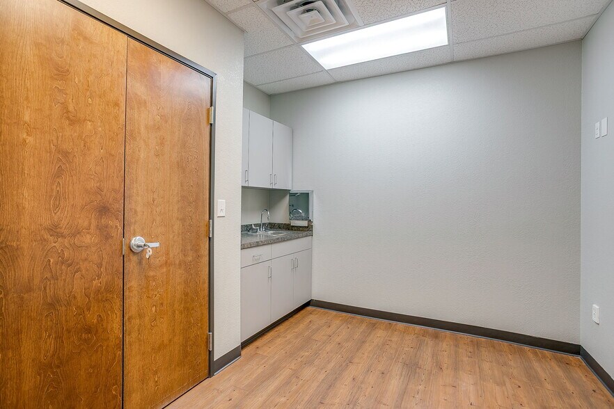 More Photos Of 12461 Timberland Blvd, Fort Worth Medical For Lease