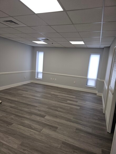 More Photos Of 101 Industrial Dr, Bristol Distribution For Lease