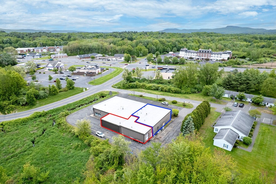 More Photos Of 31 Campus Plaza Rd, Hadley Showroom For Lease