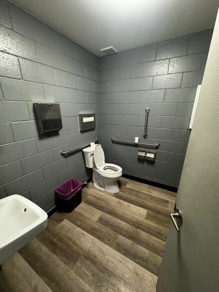 More Photos Of 5300 Sunset Blvd, Los Angeles Auto Repair For Lease