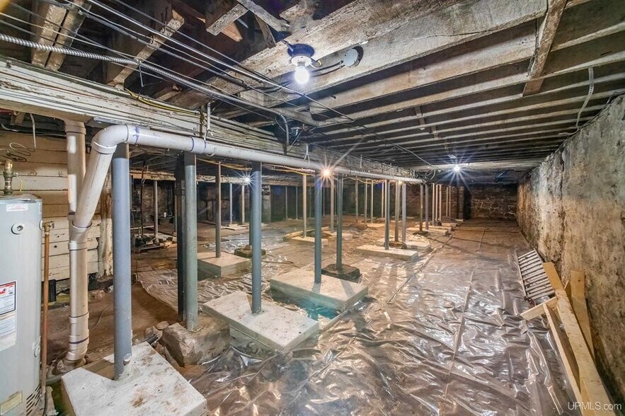 More Photos Of 200-206 E Division St, Ishpeming Storefront Retail Residential For Sale