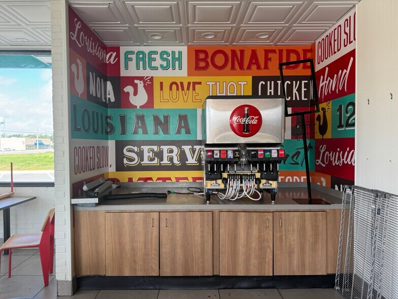 More Photos Of 6110 Oak St, Eastman Restaurant For Sale