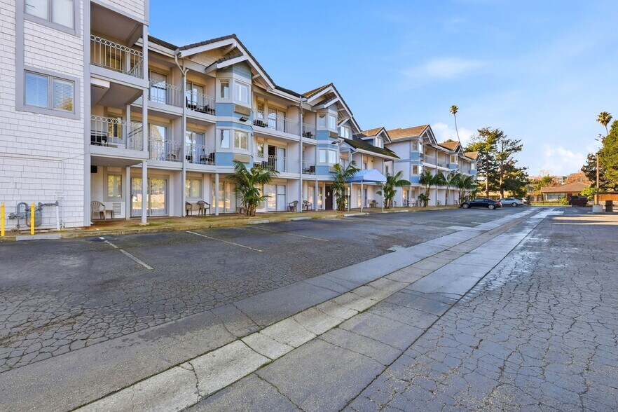 More Photos Of 600 Riverside Ave, Santa Cruz Hotel For Sale