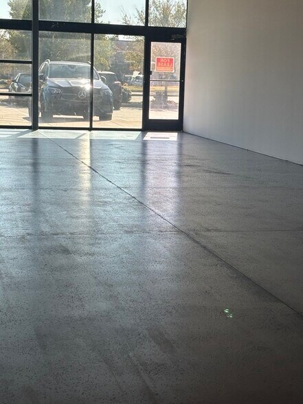 More Photos Of 901 E Harwood Rd, Euless Storefront Retail Office For Lease
