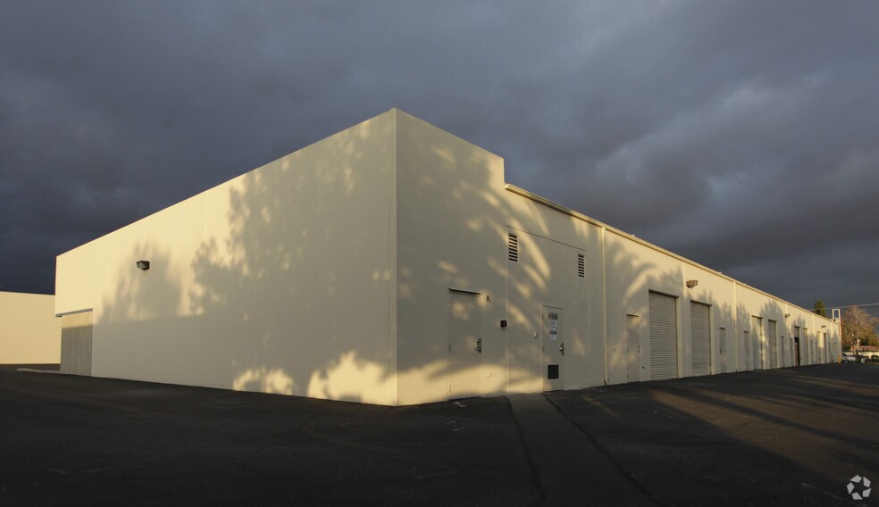 More Photos Of 840 W 9th St, Upland Unknown For Lease