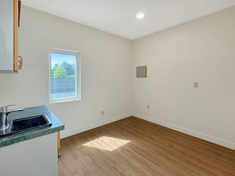 More Photos Of 902 E Maple St, Arlington Medical For Lease