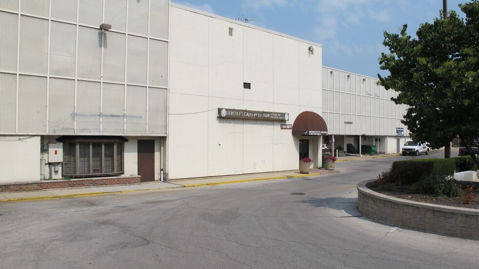 More Photos Of 17-19 N Broadway, Aurora Storefront Retail Office For Lease