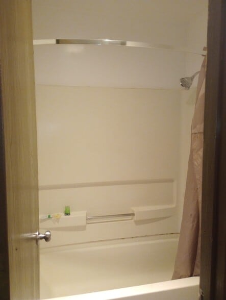 More Photos Of 2501 52nd Ave, Moline Hotel For Sale