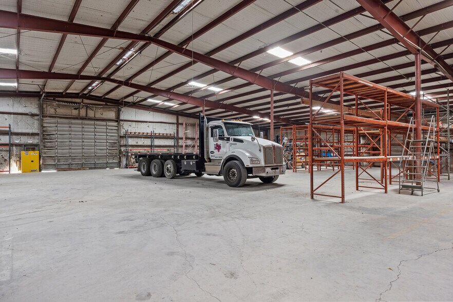More Photos Of 1660 Junction Hwy, Kerrville Distribution For Lease