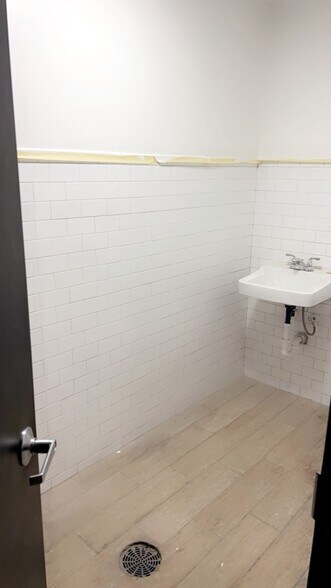 More Photos Of 4601 Prospect Ave, Kansas City General Retail For Sale