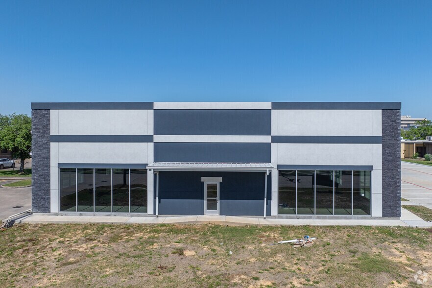 More Photos Of 17085 - 17087 N Texas Ave, Webster Medical For Lease