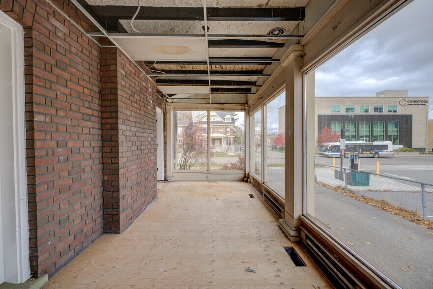 More Photos Of 41 Wellington St, Brantford Office For Sale