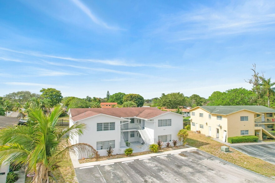 More Photos Of 461 Sunshine Dr, Coconut Creek Apartments For Sale