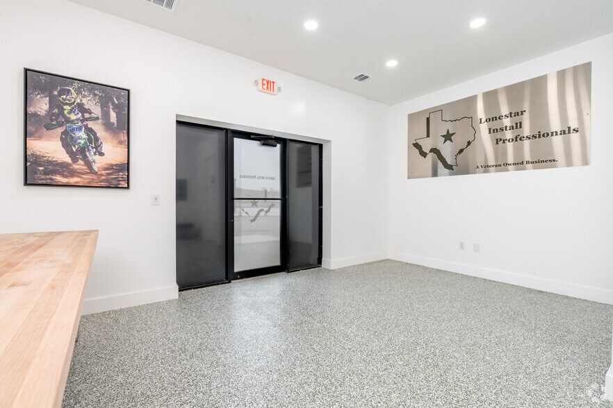 More Photos Of 2328 Seaborn Rd, Ponder Warehouse For Lease