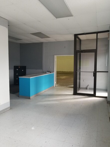 More Photos Of 1401 Ohio St, Des Moines Service For Sale