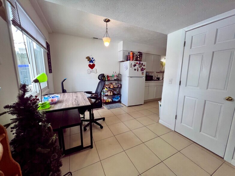 More Photos Of 308 Low St, Bloomington Apartments For Sale