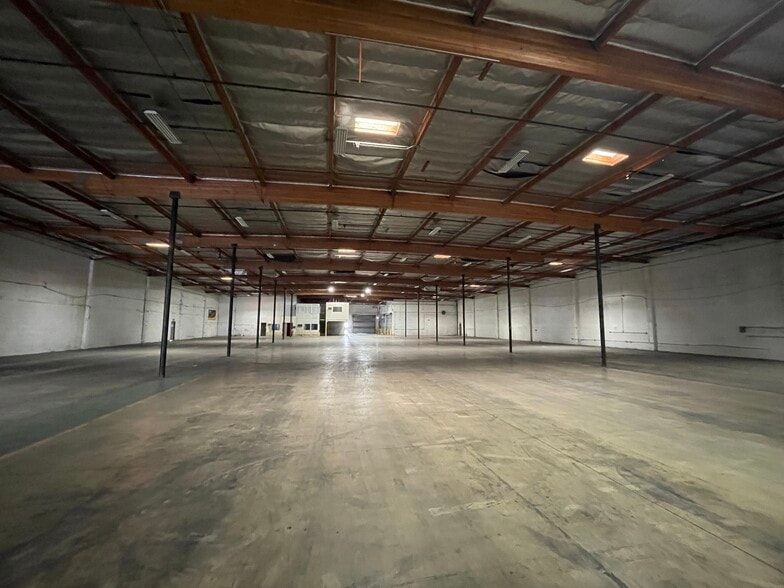 More Photos Of 6925 Atlantic Ave, Long Beach Warehouse For Lease