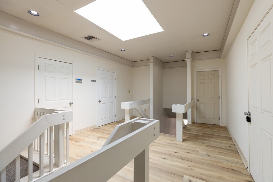 More Photos Of 924 E Green St, Pasadena Loft Creative Space For Lease