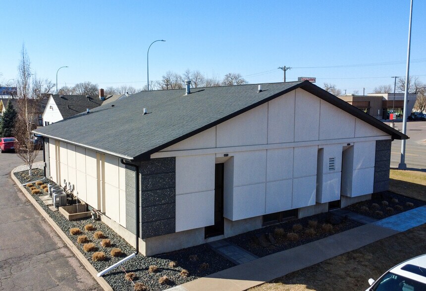 More Photos Of 1711 E 10th St, Sioux Falls Office For Sale