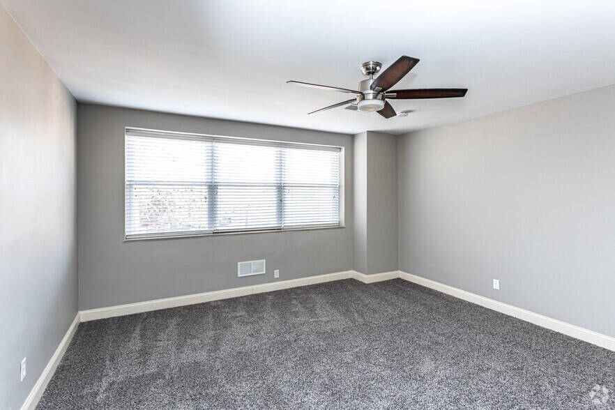 More Photos Of 4339 Roanoke Pkwy, Kansas City Apartments For Sale
