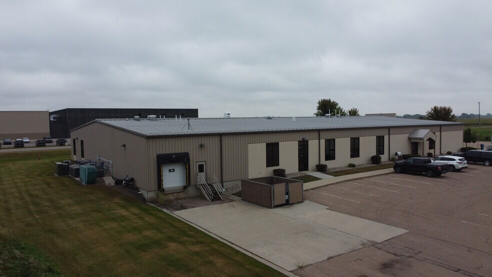 More Photos Of 1150 5th Ave SE, Hutchinson Office For Lease