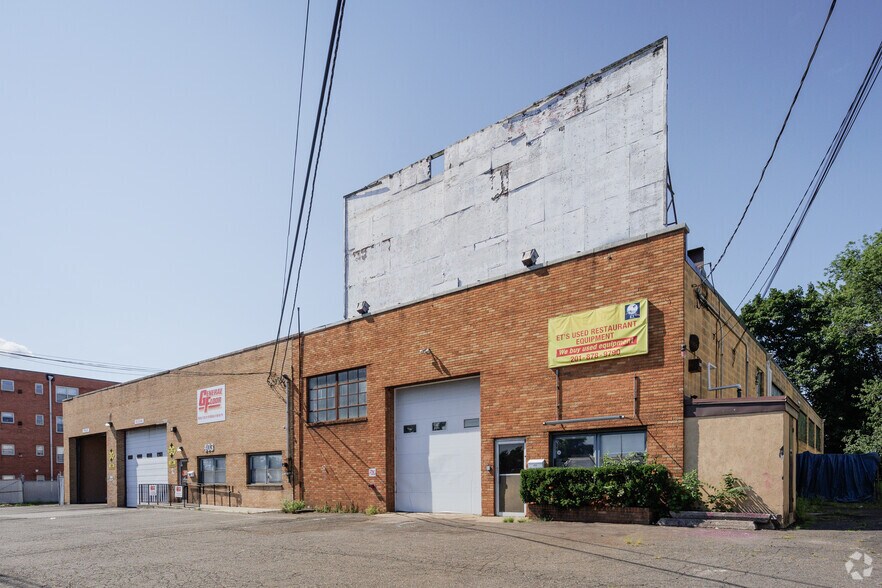 More Photos Of 403-405 W Pleasantview Ave, Hackensack Light Manufacturing For Sale