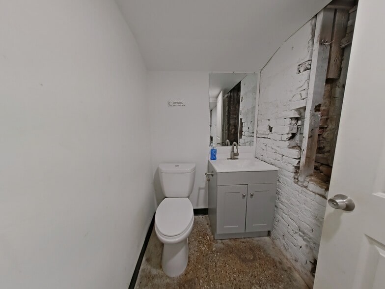 More Photos Of 1537 Deal St, Philadelphia Office For Sale