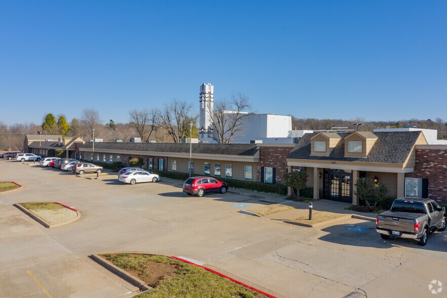 More Photos Of 2502-2532 E 71st St, Tulsa Office For Lease
