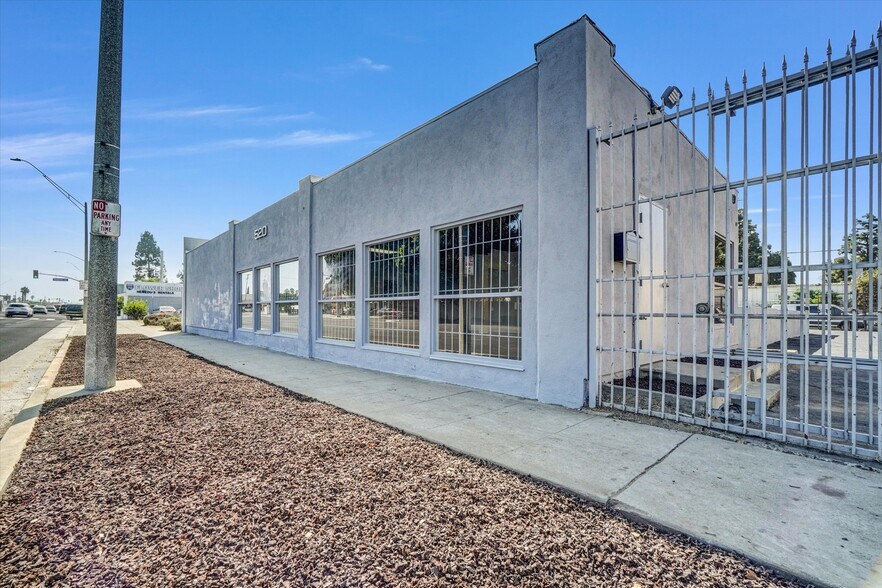 More Photos Of 520 W Pacific Coast Hwy, Long Beach Flex For Sale